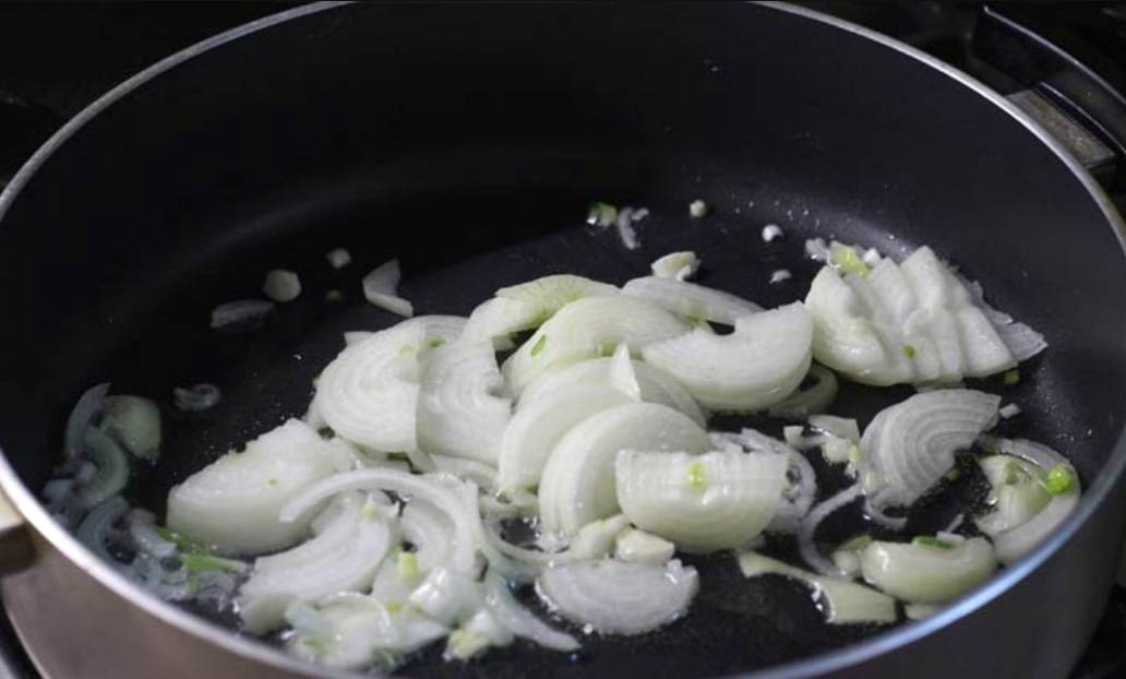 Куриные желудки в сливках