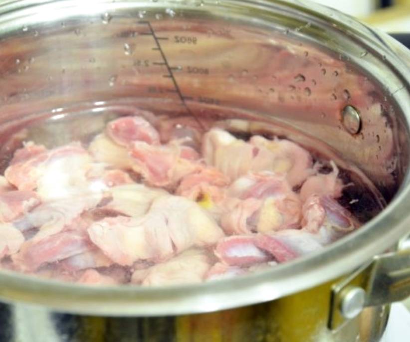 Куриные желудки в сливочном соусе