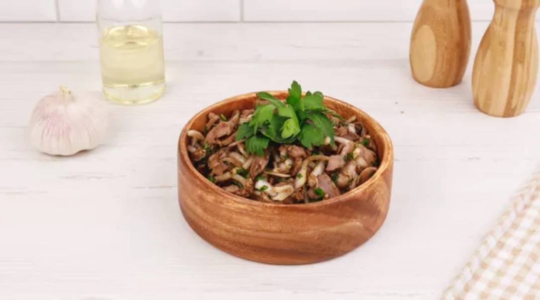 Маринованные желудки куриные с луком и уксусом