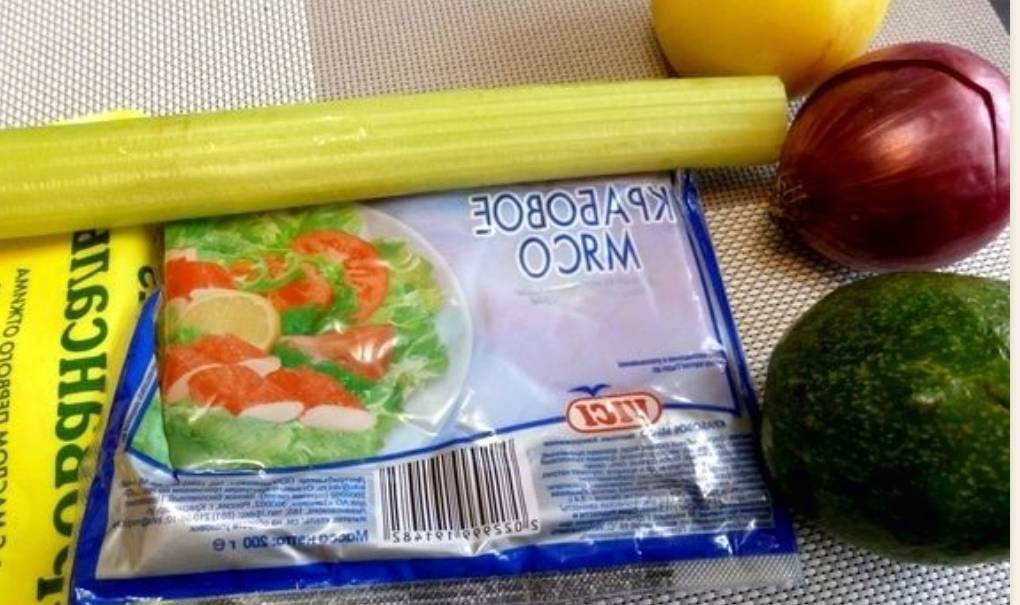 Крабовый салат с авокадо
