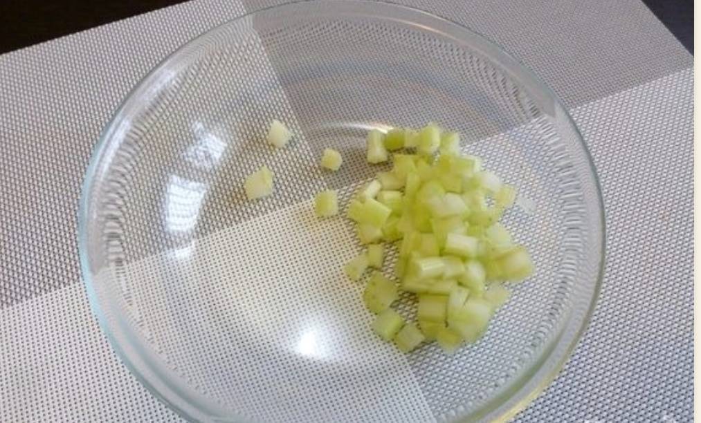 Крабовый салат с авокадо