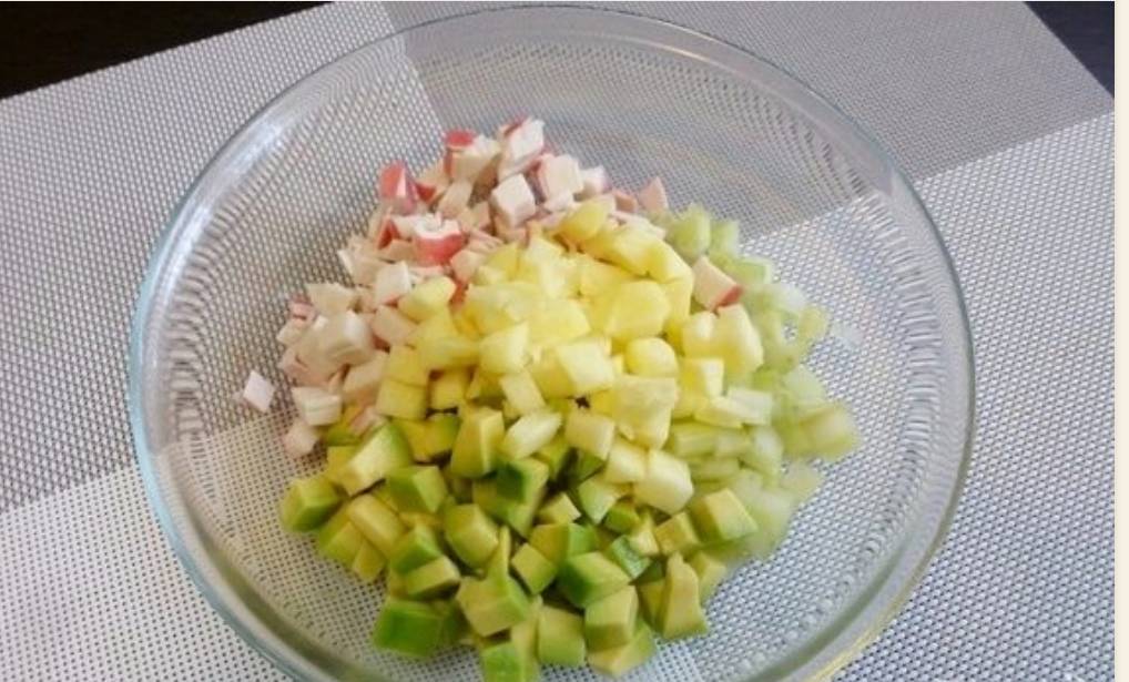 Крабовый салат с авокадо