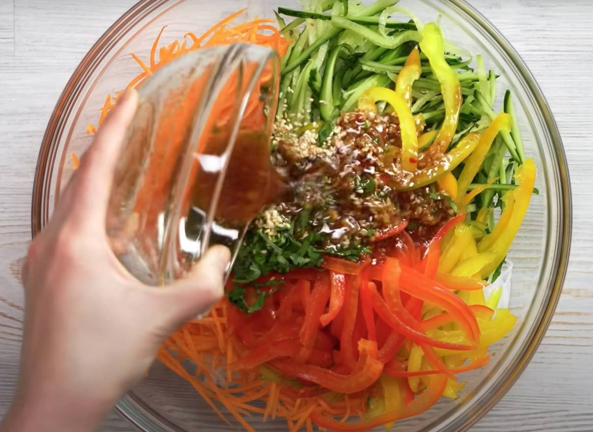 Китайский салат с фунчозой Китайский салат с фунчозой