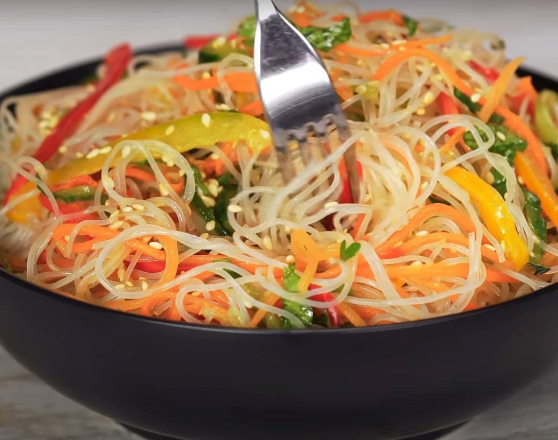 Китайский салат с фунчозой Китайский салат с фунчозой