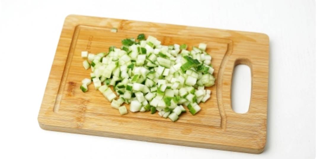 Крабовый салат без риса с огурцом и кукурузой Крабовый салат без риса с огурцом и кукурузой