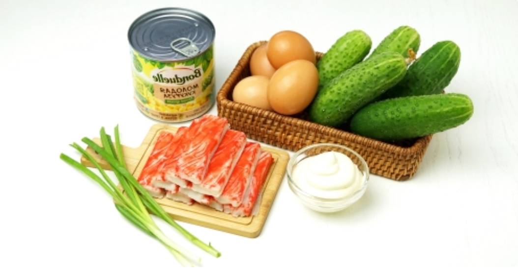 Крабовый салат без риса с огурцом и кукурузой Крабовый салат без риса с огурцом и кукурузой