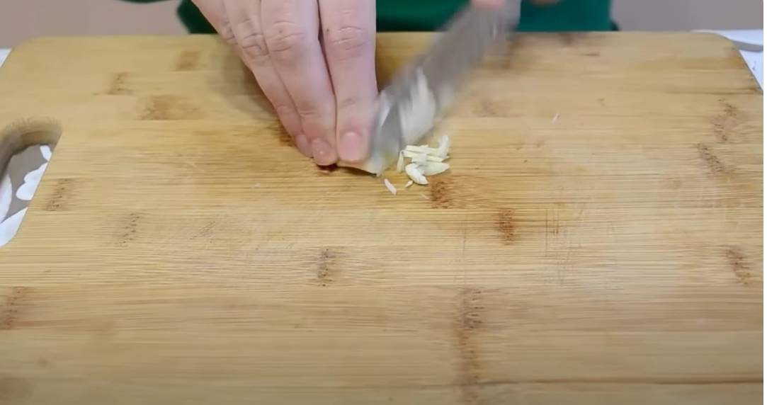 Маринованные куриные желудки с луком