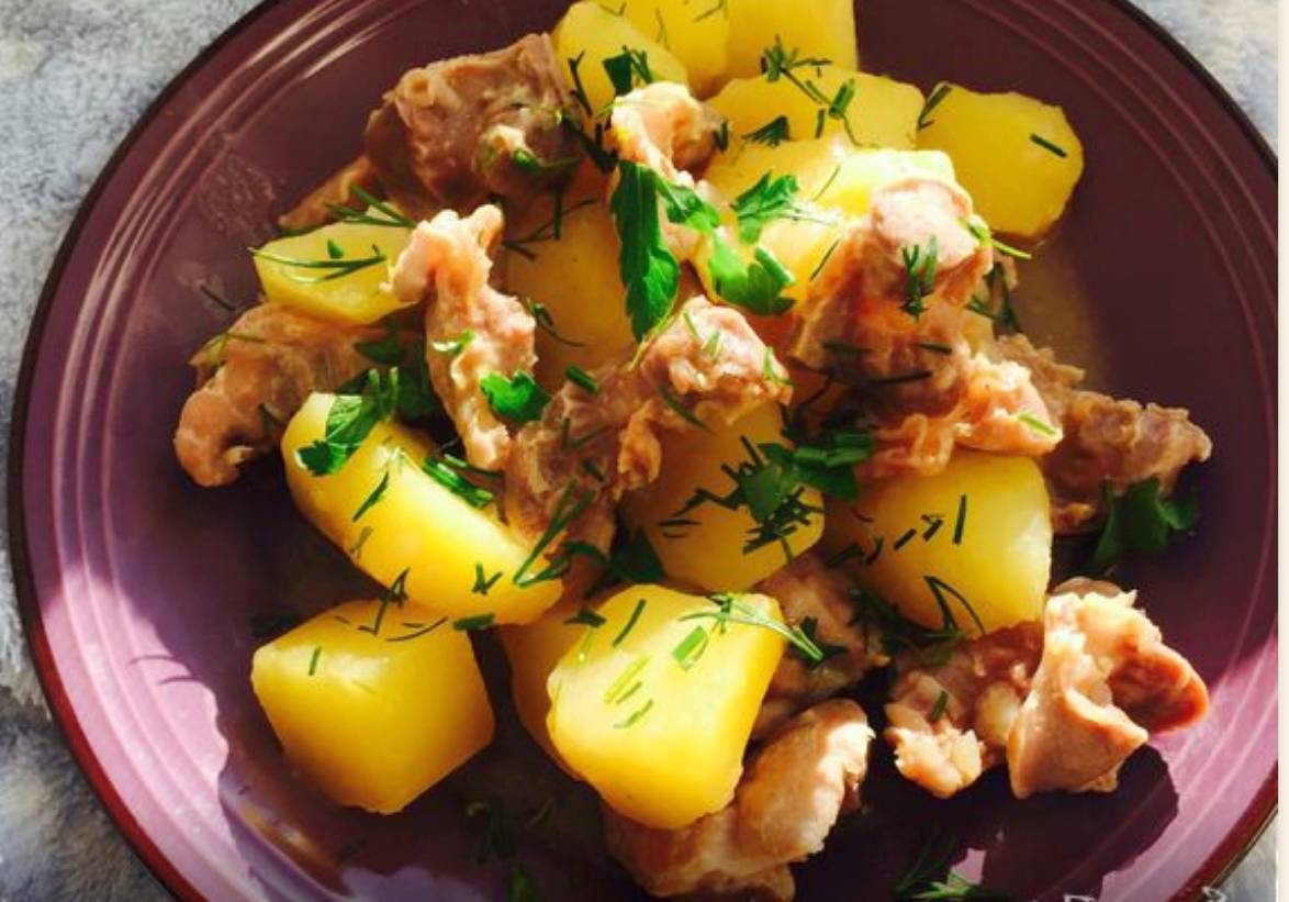 Куриные желудки с картошкой в мультиварке