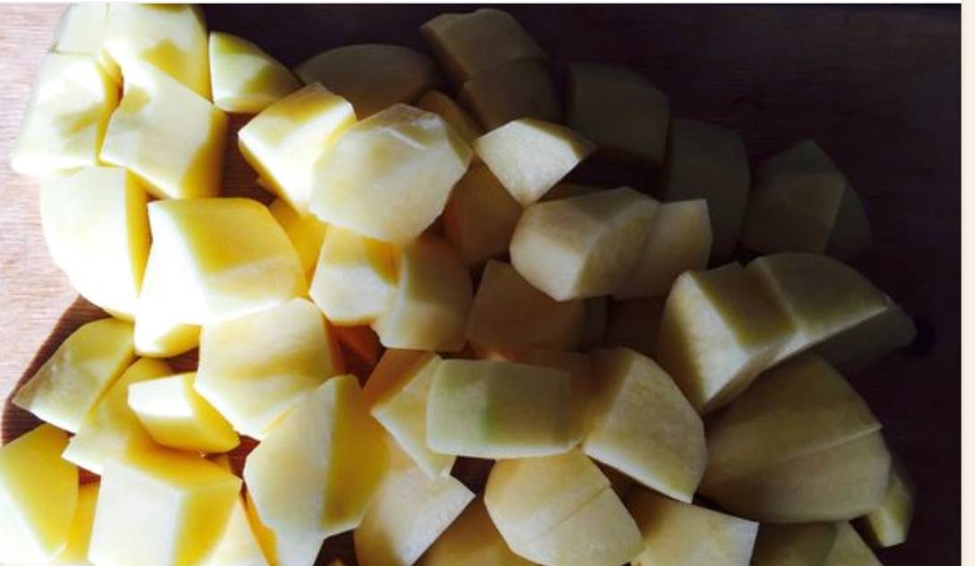 Куриные желудки с картошкой в мультиварке