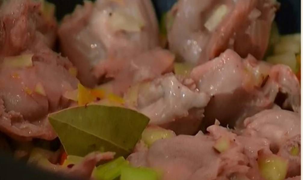 Куриные желудки с гречкой