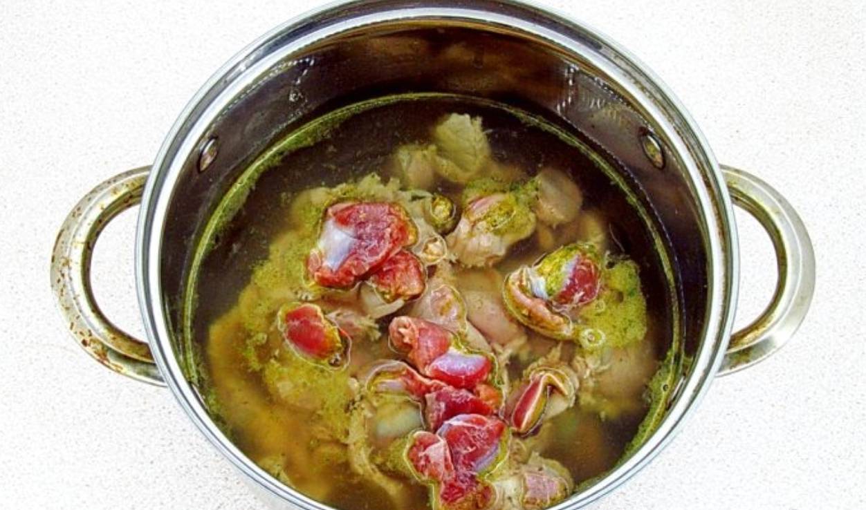 Куриные желудки в сметанном соусе