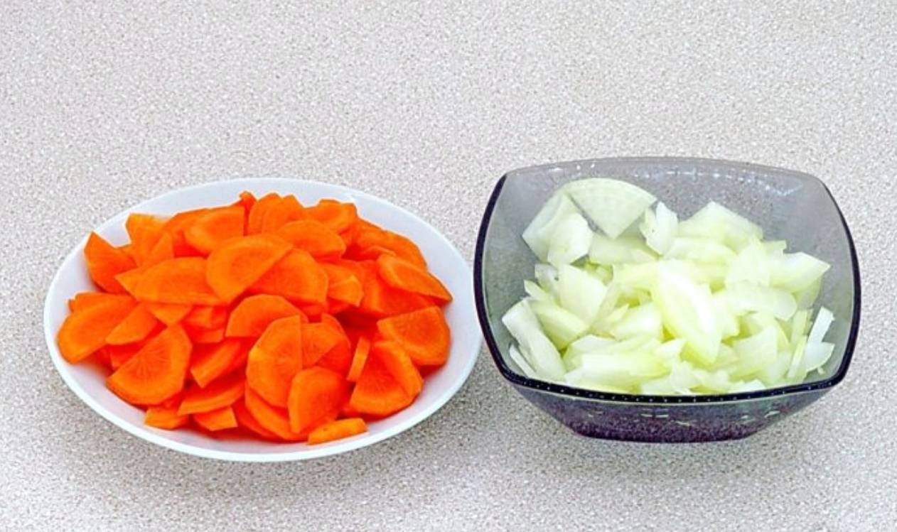 Куриные желудки в сметанном соусе