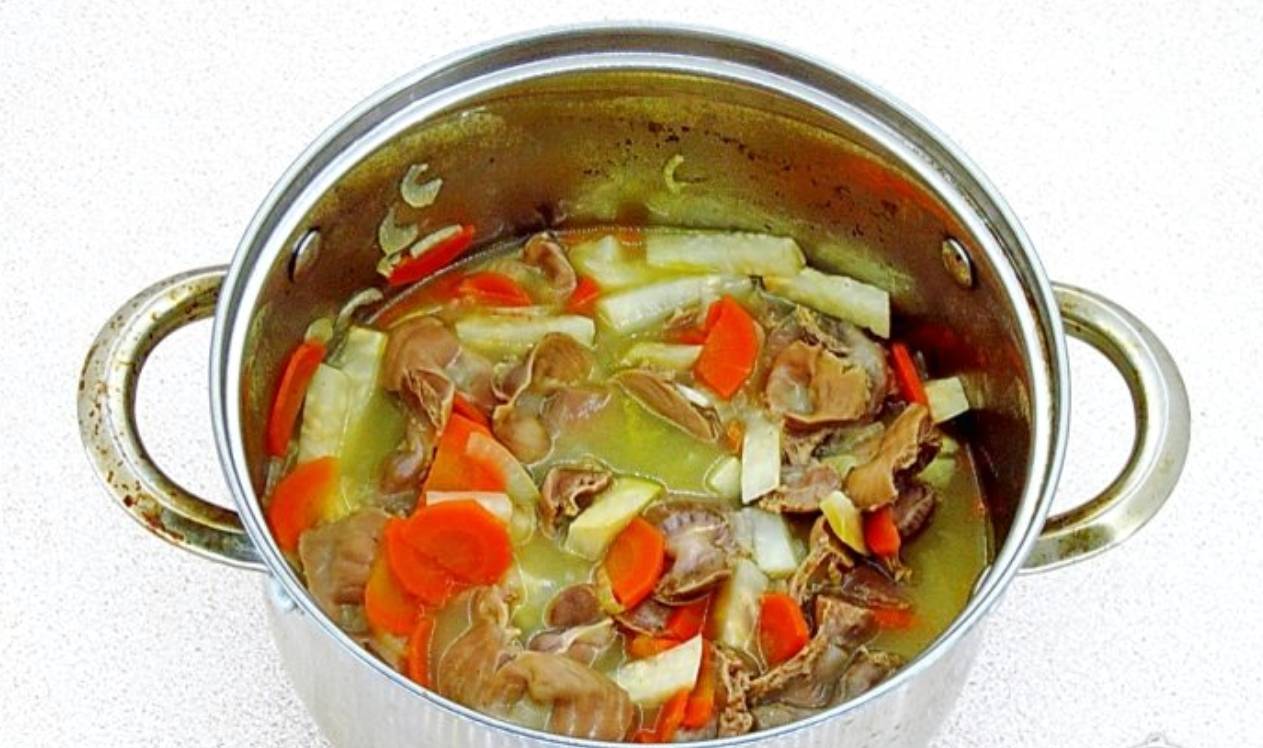 Куриные желудки в сметанном соусе
