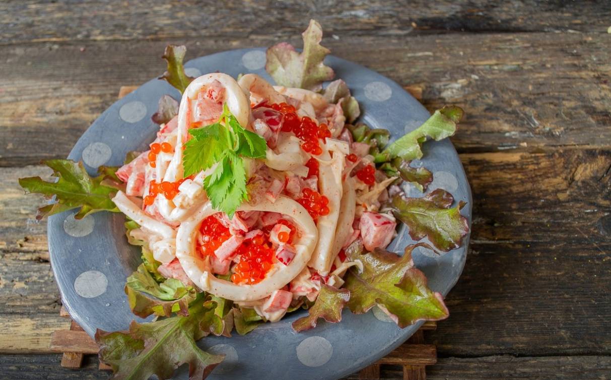 Салат «Красное море» с кальмарами