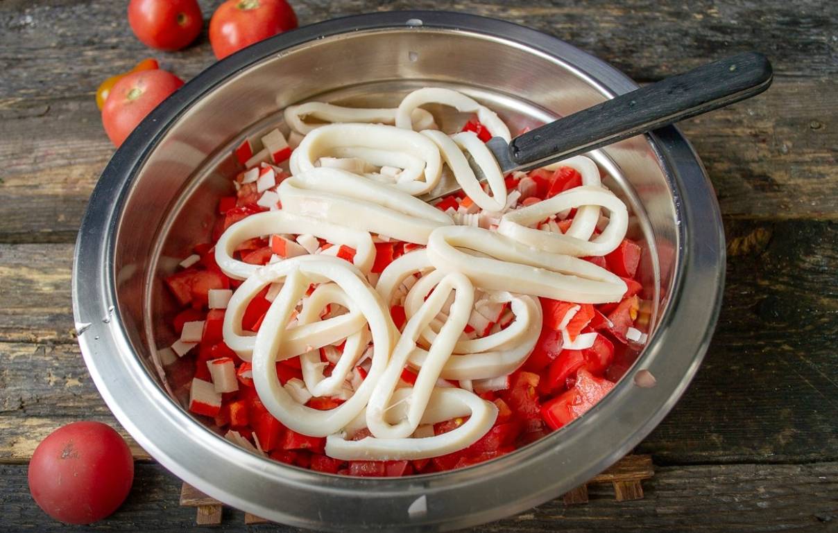 Салат «Красное море» с кальмарами