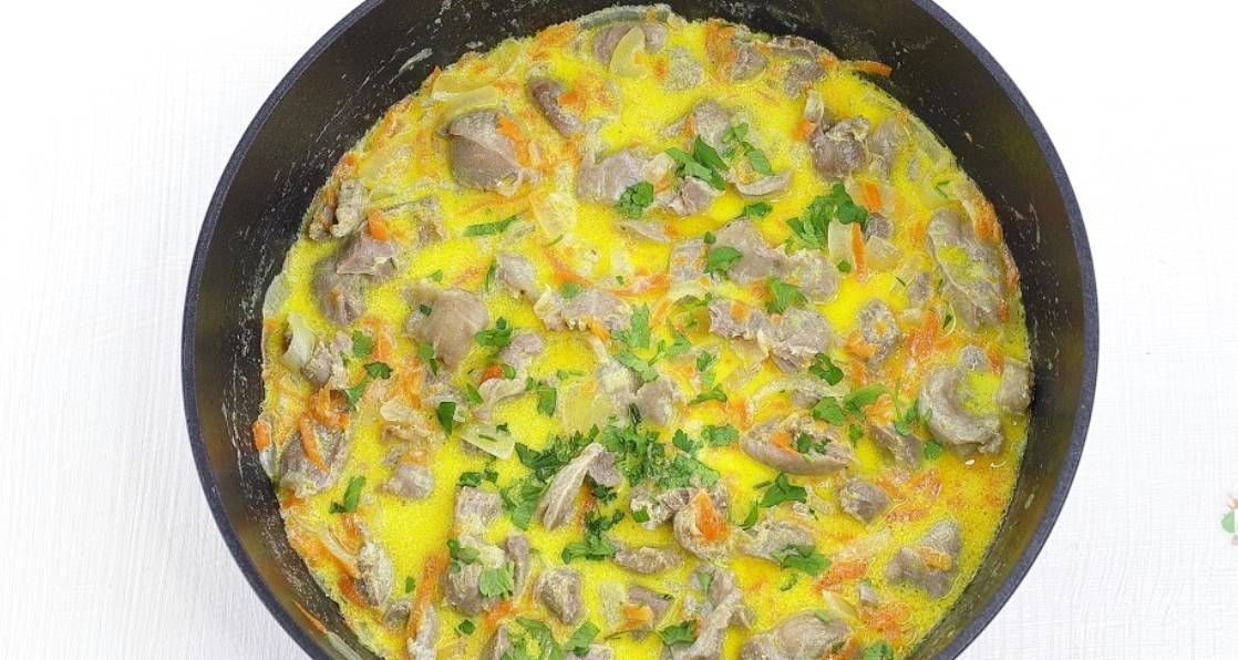 Куриные желудки в сметане