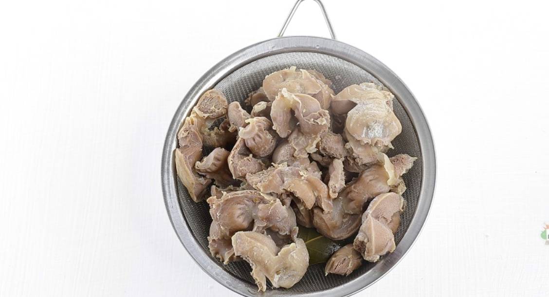 Куриные желудки в сметане