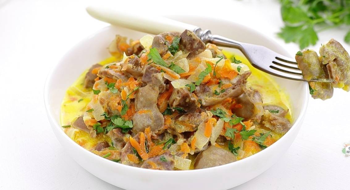Куриные желудки в сметане