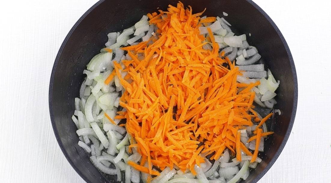 Куриные желудки в сметане