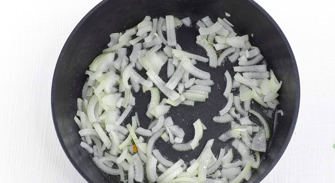 Куриные желудки в сметане