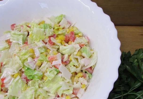 Крабовый салат с айсбергом