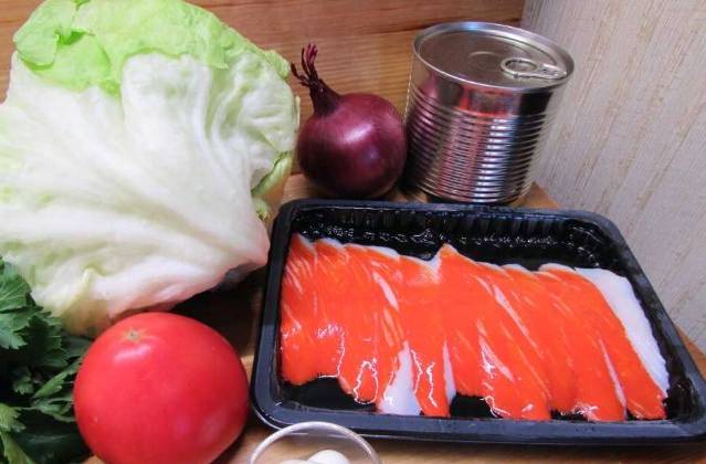 Крабовый салат с айсбергом