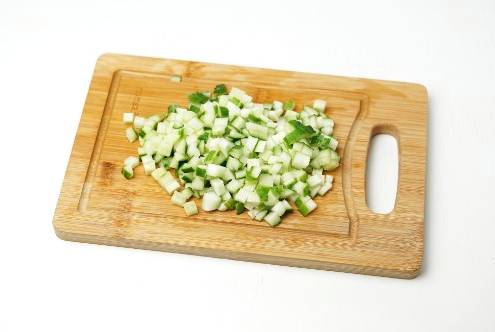 Крабовый салат с кукурузой и свежим огурцом и яйцом без риса