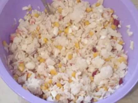 Крабовый салат с красным луком