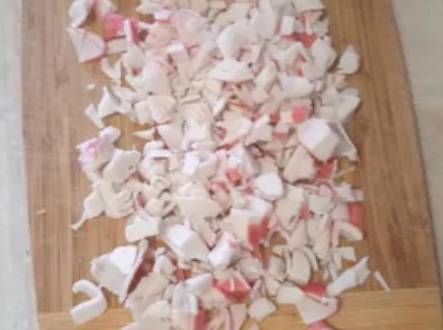 Крабовый салат с красным луком