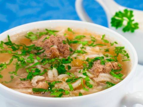 Томатный суп с фрикадельками и рисом