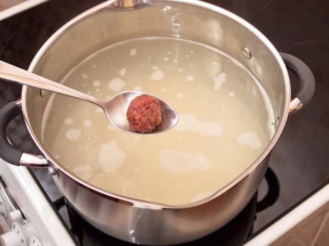 Томатный суп с фрикадельками и рисом