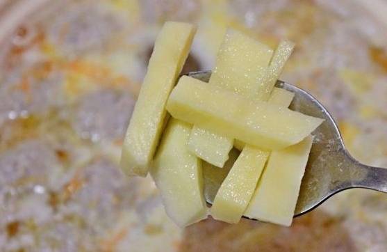Суп с фрикадельками, лапшой и картошкой