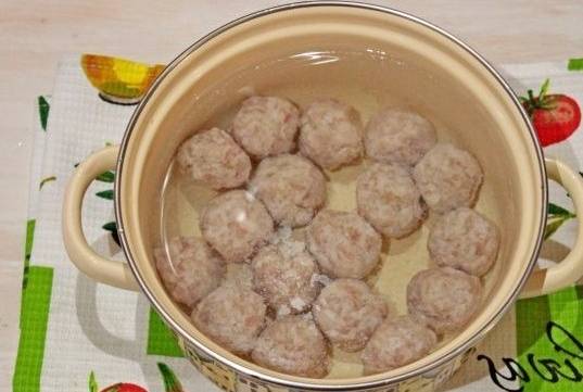 Суп с фрикадельками, лапшой и картошкой