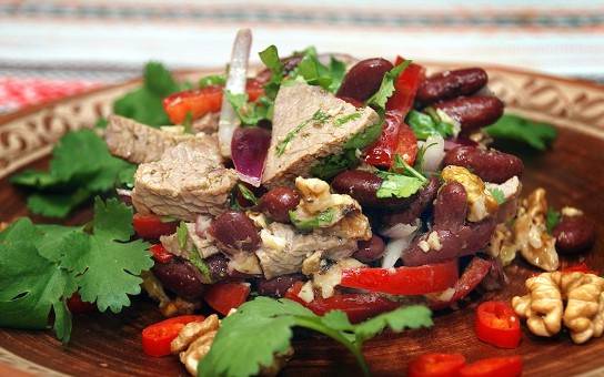 Грузинский салат с красной фасолью