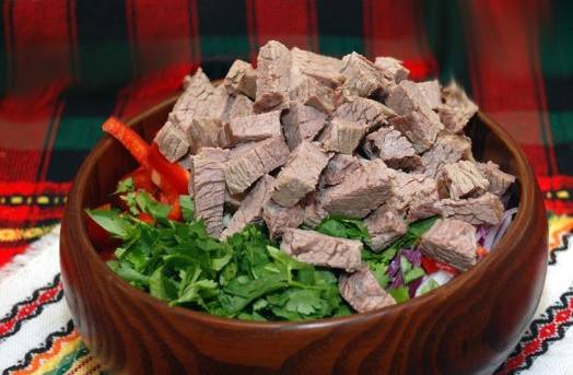 Грузинский салат с красной фасолью