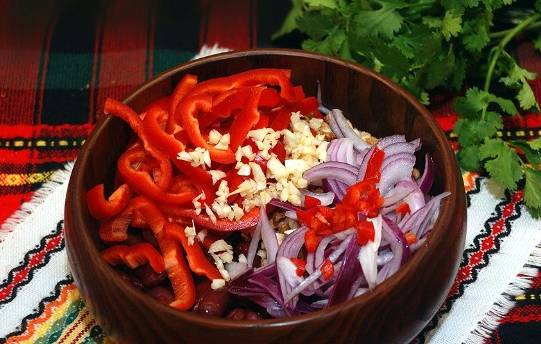 Грузинский салат с красной фасолью