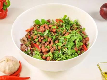 Грузинский салат с кинзой