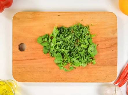 Грузинский салат с кинзой