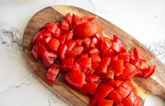 Грузинский салат с жареными баклажанами и помидорами