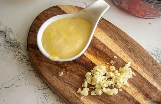 Грузинский салат с жареными баклажанами и помидорами