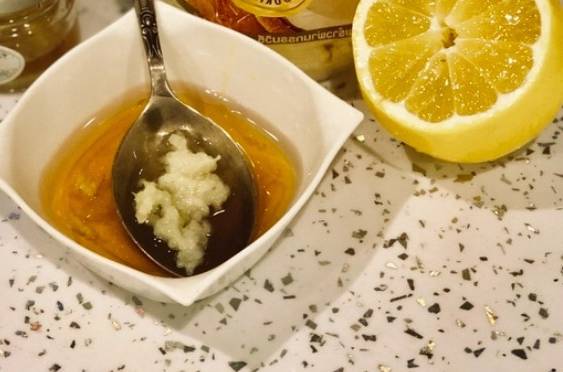 Стейки форели с овощами, запеченные в духовке