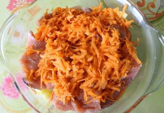 Форель с картошкой и овощами в духовке