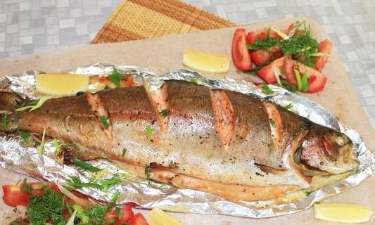 Запеченная форель целиком в духовке