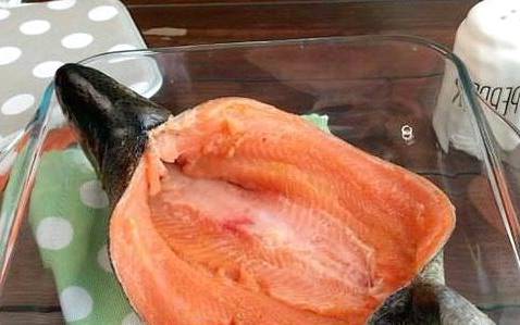 Форель с грибами в духовке