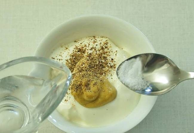 Диетический салат с курицей и яйцами