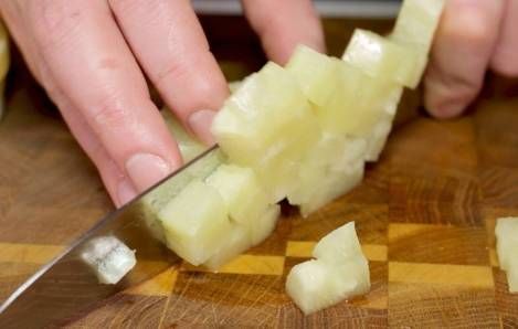 Диетический салат с курицей и ананасами
