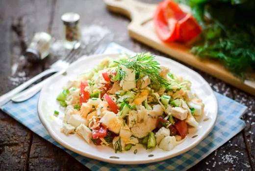 Диетический салат с курицей