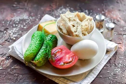 Диетический салат с курицей