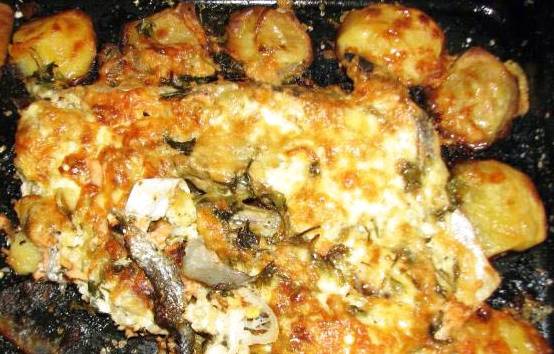 Форель с картошкой и сыром в духовке