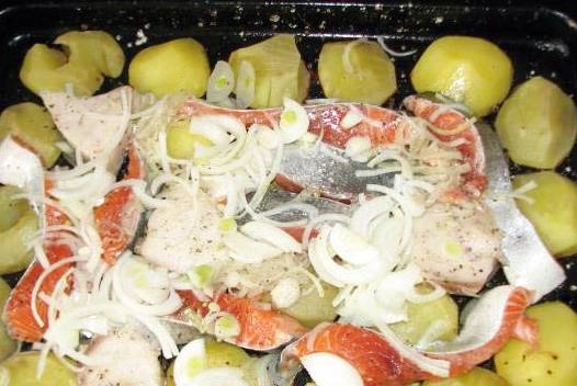Форель с картошкой и сыром в духовке